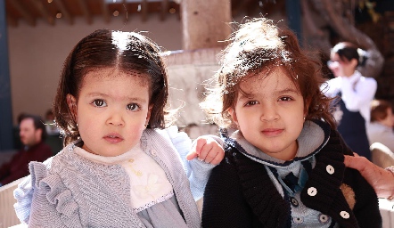  Mireya Tovar y Luciana Martínez.