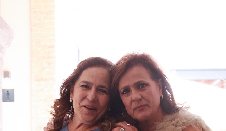  Mireya Martínez y Martha Martínez.