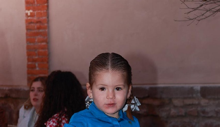  Loretta Vivanco.