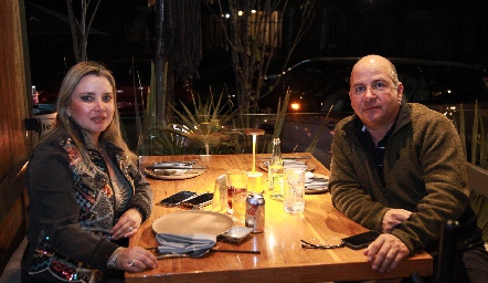   Karla Saucedo y Carlos  Heinze.