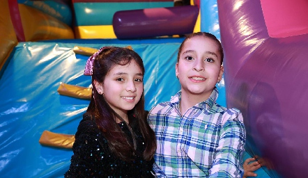  Isabella Bricio y Luciana Ocejo.