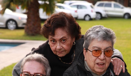  Rebeca Oropeza, Tita Alonso y Graciela Morones.
