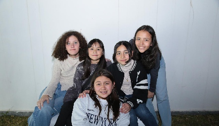 Ana Sofía Torres, Lía, Ana Navarro, Camila Echavarría y Paola.