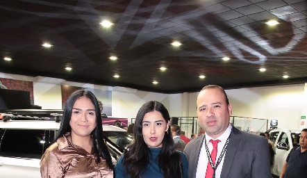  Mónica Montenegro, Daniela Montes y Antonio Montenegro.