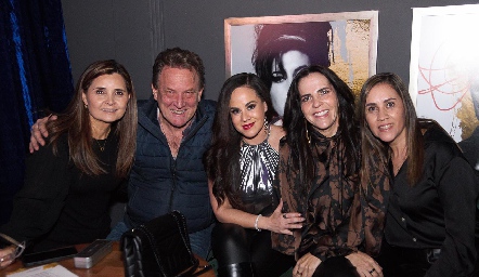 Elsa, Sam, Silvia, Claudia y Verónica.