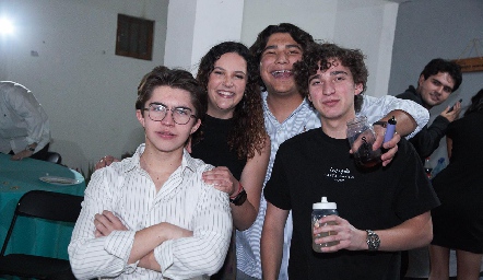  Javier, Regina, Rodrigo, Felipe.