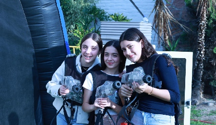  Renata Stevens, Inés Rueda y Andrea.