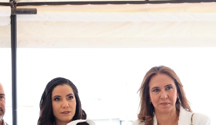  Gaby Carrillo, Ana Fernanda Puga y Mercedes de Cifuentes.