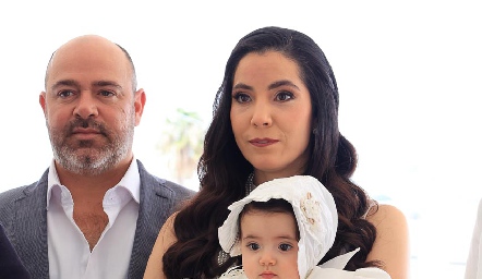  Jorge Puga y Gaby Carrillo con su hija Ana Fer.