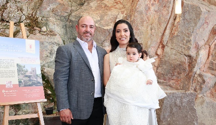  Jorge Puga y Gaby Carrillo con su hija Ana Fernanda.