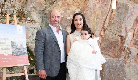  Jorge Puga y Gaby Carrillo con su hija Ana Fer.