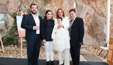  Ana Fernanda Puga con sus padrinos, Fernando Puga, Marcela Puga, Mercedes de Cifuentes y Fernando Cifuentes.
