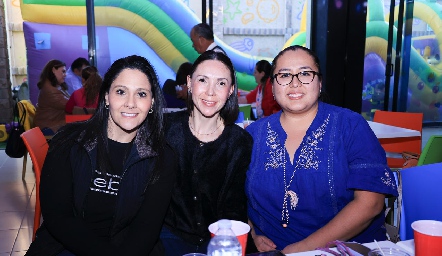  Nayeli Zarur, Jessica y Claudia Hernández.