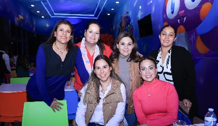  Fabiola Montelongo, Martha Montiel, Jessica, Rosie, Lilia González y Berenice.