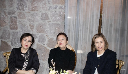 Lolis Razcón, Lucero Curiel y Magda Saghohon.