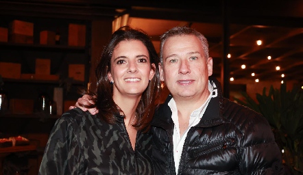 Héctor Galán con su esposa Daniela Rivero.