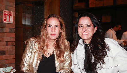  Cristina Ortiz y Sindhy Gutiérrez.