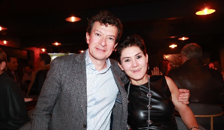  Héctor Salas con su esposa, Paulina Vivanco.