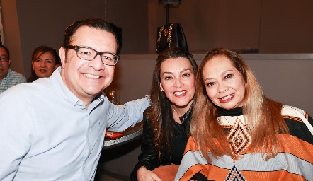  Roberto Pérez, Susuki Espinoza y María Luisa Méndez.