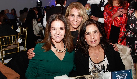  Irene Fraga, Martha Díaz de León y Gabriela Chevaile.