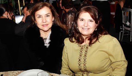  Claudia González y Bertha Navarro.