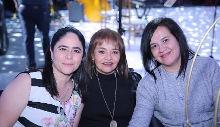  Yamel Zarur, María Elena Rasillo y Marilú Toledo.