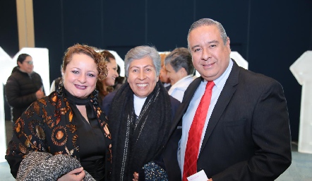  Laura Macías, Yolanda y Guillermo López.