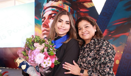  Laura Chávez junto con su madre, Patricia Heribia.
