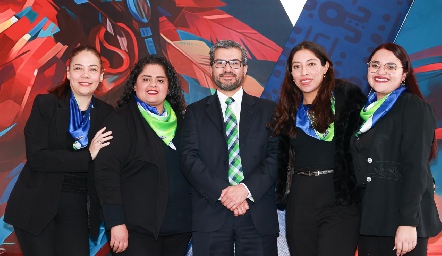  Mayleth del Villar, Roxana Díaz, Javier Jaramillo (director de la Escuela de Medicina),  Diana Sánchez y Aldanely Govea.