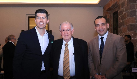  Dr. Daniel Arguelles, Dr. Jorge Zermeño y Dr. Zepeda.