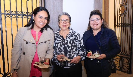  Sol Pastrana, Alicia Martínez y Esmeralda Camarillo.