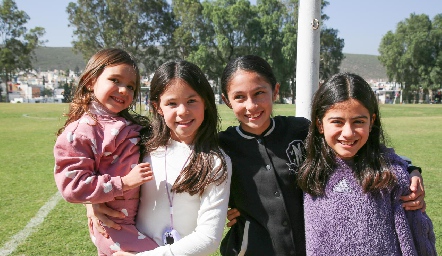  Julieta, Emilia, Marijó y Alejandra.