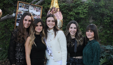  Ana Soto, Ale Arena, Marifer Guerra, Mariana Velarde y Cami Toriello.