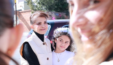  Gloria Lara con su nieta Ana Jose Huerta.