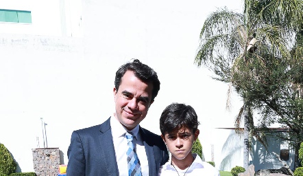   Victor Huerta con su hijo Víctor Huerta.