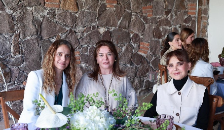  Viviana Navarro, Marcela Navarro y Gloria Lara.