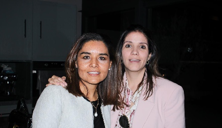 Lorena Torres y Ana Meade.