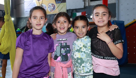  Valeria Cortés, María Inés Herrera, Ale Conde y María Pía Almazán.