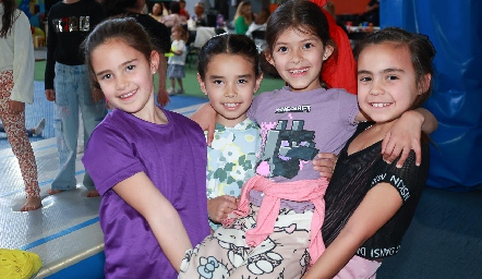  Valeria Cortés, Ale Conde, María Inés Herrera y María Pía Almazán.