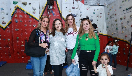  María Torres, Ale Díaz de León, Eunice Camacho, Michelle Baeza y María José Cortés.