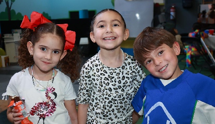  Natalia, Renata y Sebastián.