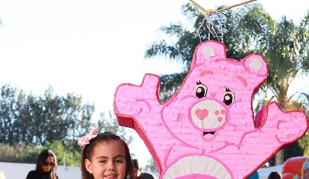  Macarena Almazán con su piñata.