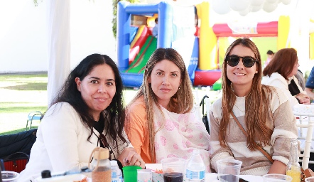  Mónica Medina, Emma Yáñez y Teresa Briceño.