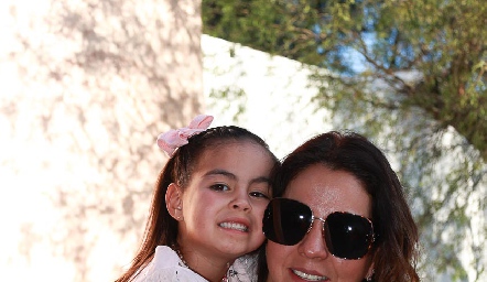  Macarena con su mamá, Fer Castillo.