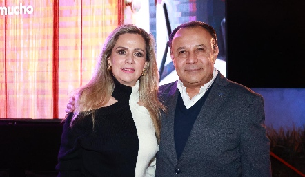  Anette Patricia de Díaz de León con su esposo, el presidente de CANACO, Fernando Díaz de León.