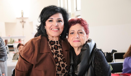  Diana Romo y Adela Martínez.