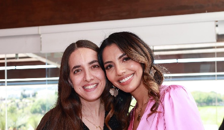  Adriana Barhum y Lorena González.