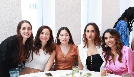  Adriana Barhum, Gisela Lara, Mercedes Cadena, Ana María Villalobos y Lorena González.