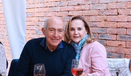  Arturo González y Lucy Villanueva.
