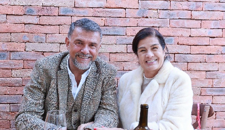  Tenoch y Claudia González.